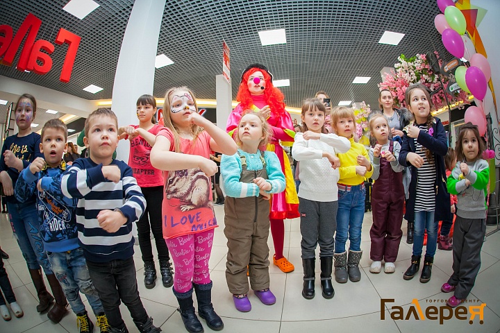 Фото-отчет с праздника "Паровоз потехи, юмора и смеха" от ЮморFM 8 апреля 2018 года.