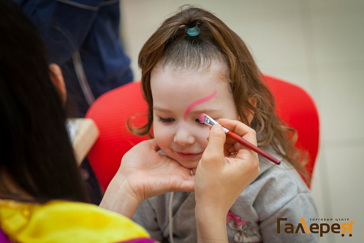 Фото-отчет с праздника "Паровоз потехи, юмора и смеха" от ЮморFM 8 апреля 2018 года.