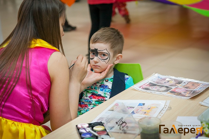 Фото-отчет с праздника "Паровоз потехи, юмора и смеха" от ЮморFM 8 апреля 2018 года.