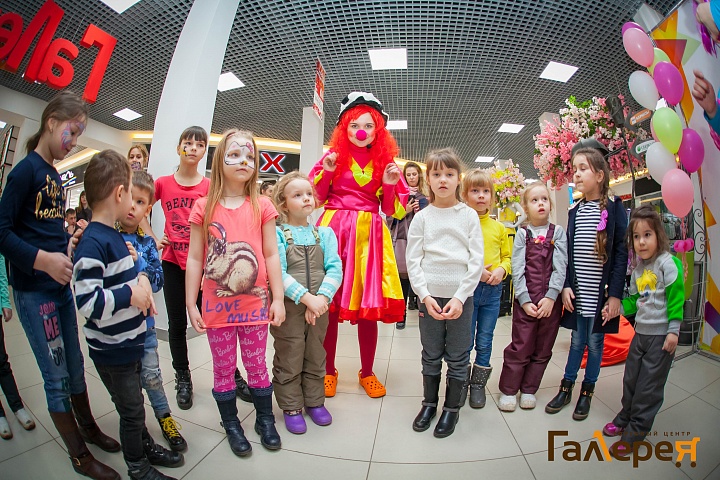 Фото-отчет с праздника "Паровоз потехи, юмора и смеха" от ЮморFM 8 апреля 2018 года.