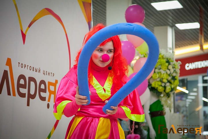 Фото-отчет с праздника "Паровоз потехи, юмора и смеха" от ЮморFM 8 апреля 2018 года.